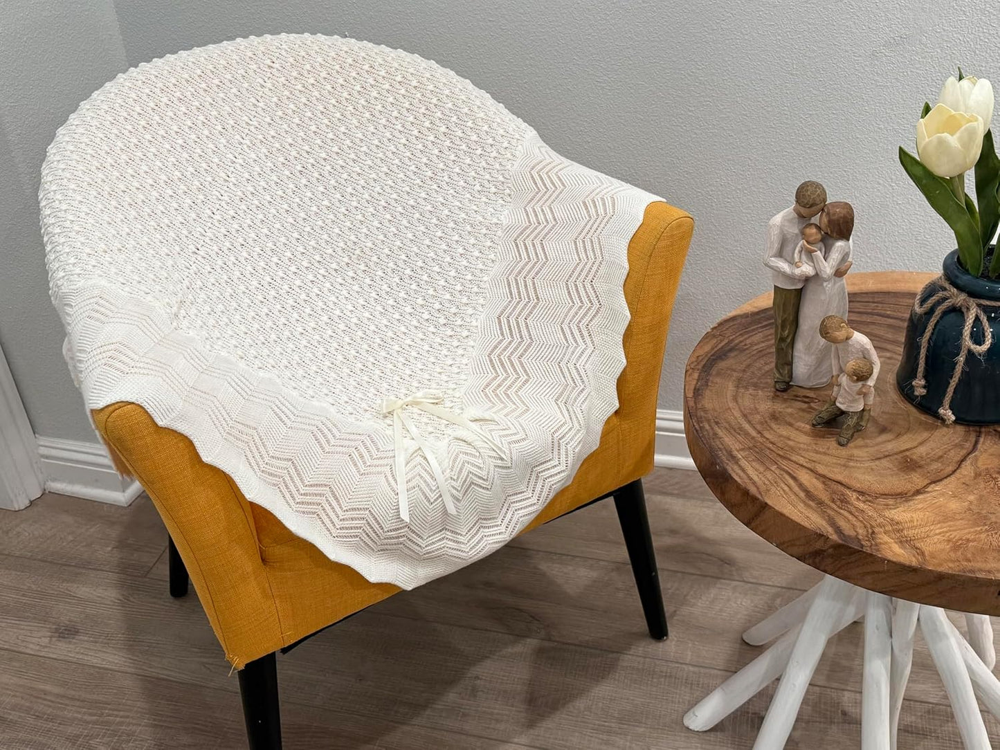 Knit Baby Blanket with Figure-Eight Pattern & Bow