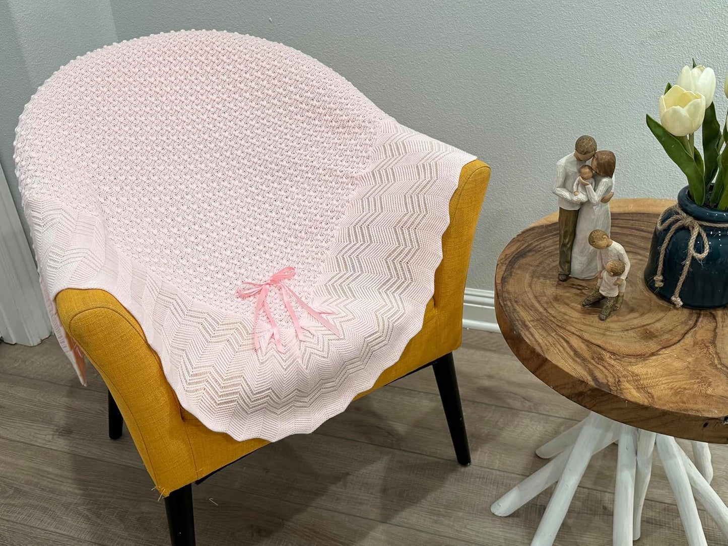 Knit Baby Blanket with Figure-Eight Pattern & Bow