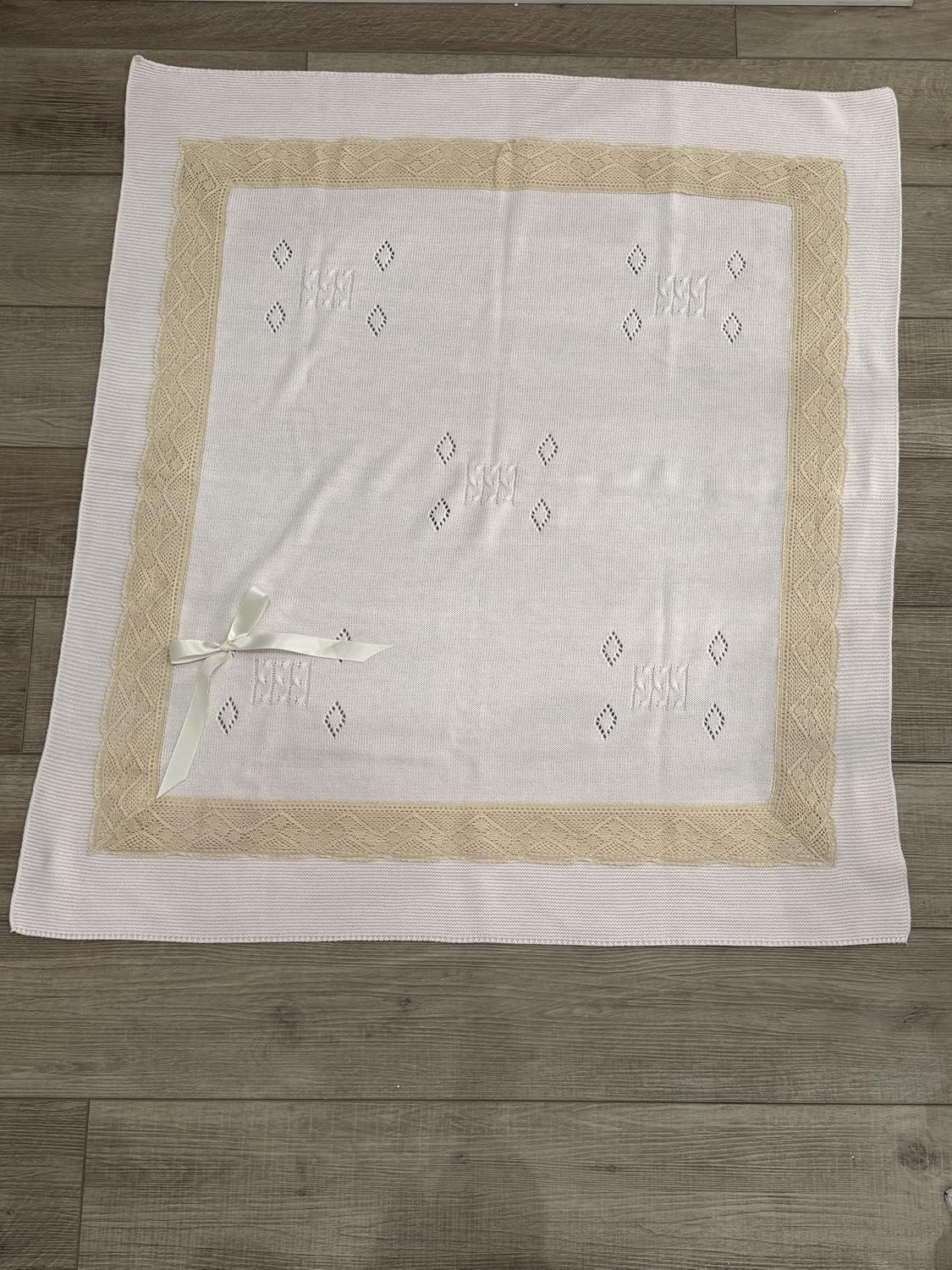 Cozy Knit Baby Blanket with Diamond Patterns and Lace Trim