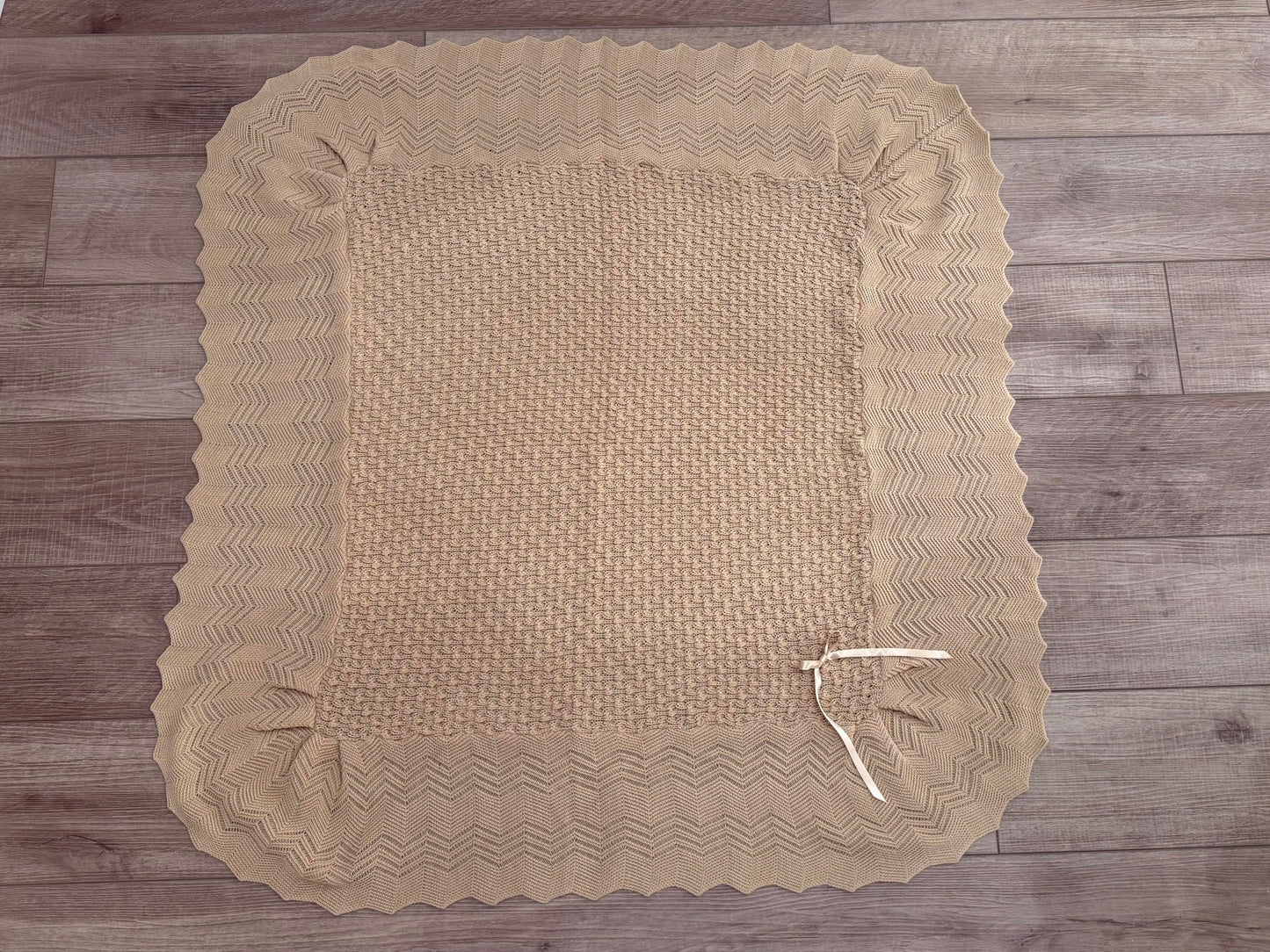 Knit Baby Blanket with Figure-Eight Pattern & Bow