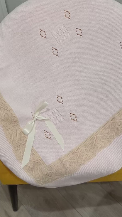 Cozy Knit Baby Blanket with Diamond Patterns and Lace Trim
